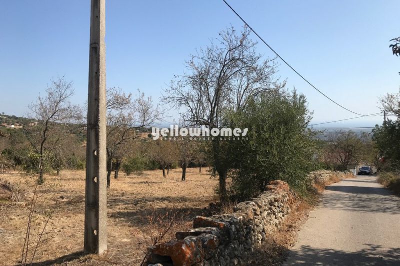 Terreno urbano com casa velha e bonita vista mar perto de Boliqueime